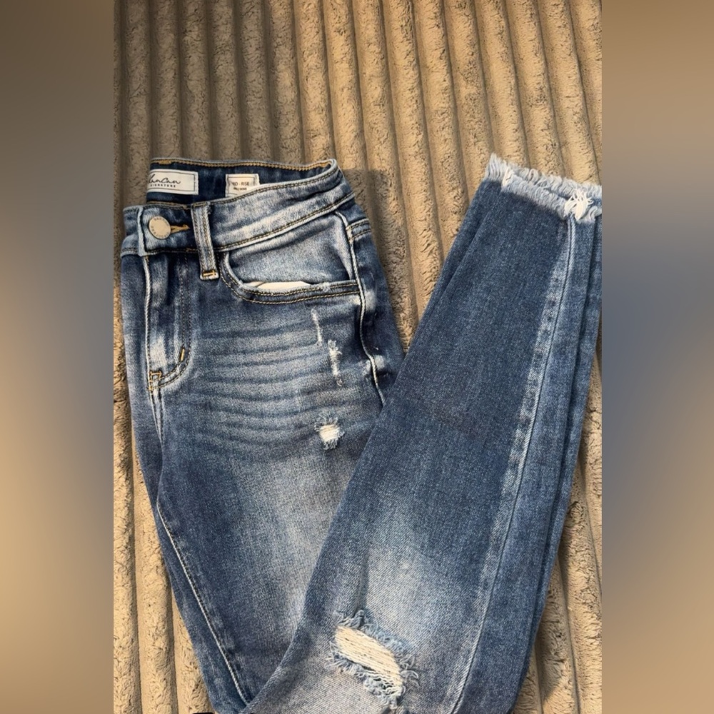 KanCan Distressed Ankle Jeans in Faded Blue
